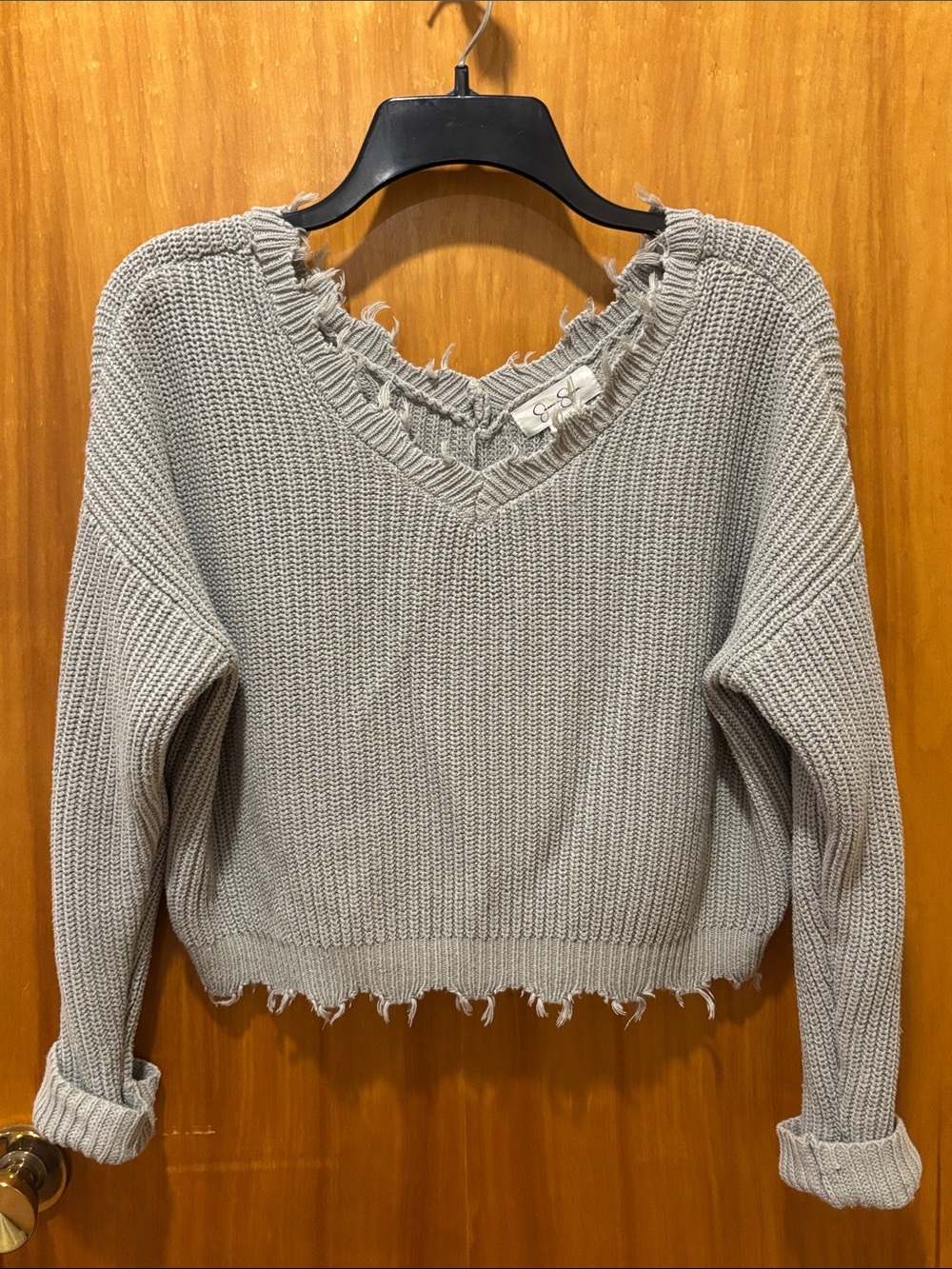 💙 3 FOR $22
Jessica Simpson Light Gray Distressed V-Neck Sweater